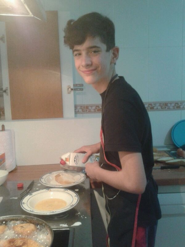 Un auténtico cocinero. Su abuela Lola diría "¡un cocinilla!"