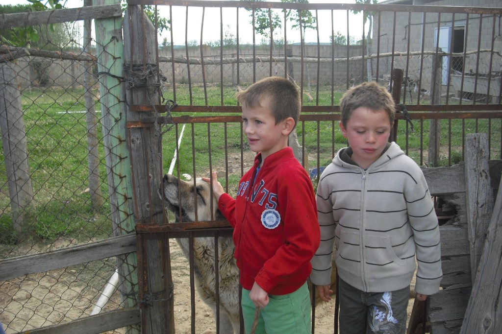 En Santibáñez de la Isla. Felisín a su lado.
