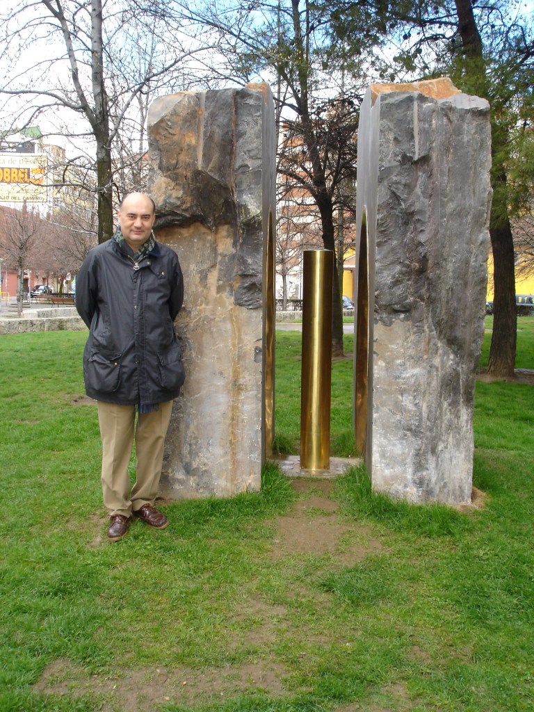 Junto al monumento "Halo a Durruti", año 2010.