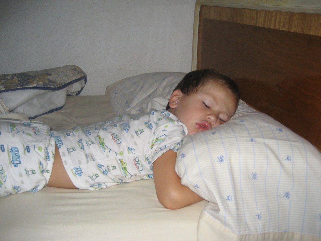 Año 2008, Mateo soñando con los angelitos.