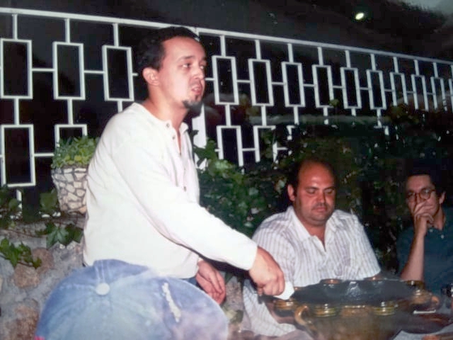 Miky, siempre tenía una historia que contar durante la queimada, mientras la removía.